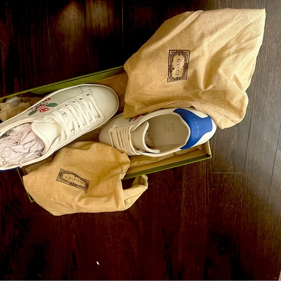 Gucci authentic size 37.5. I’ve worn them once mint condition 10/10. - Picture 2 of 3